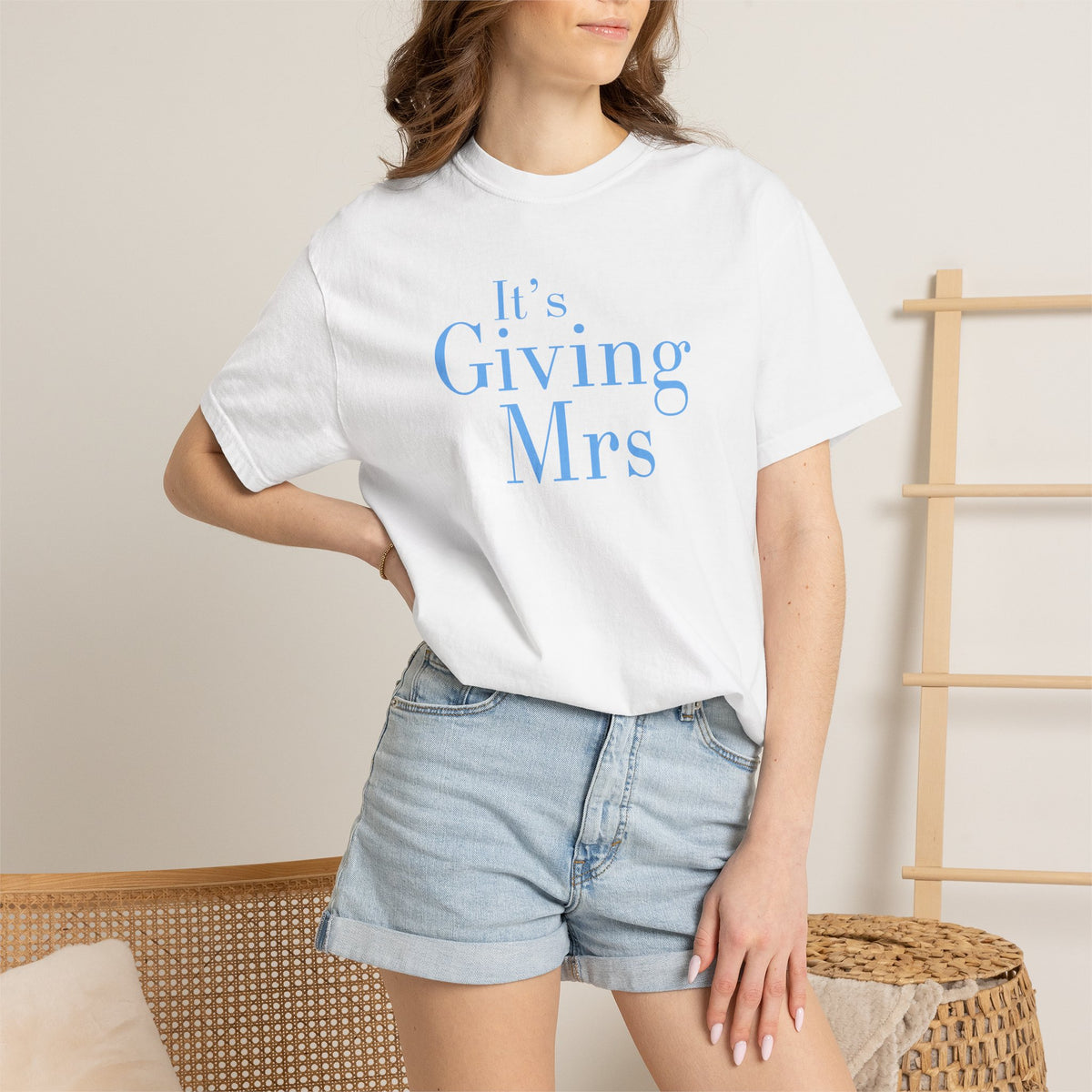 "It's Giving Mrs" T-Shirt — Feminine 'It's Giving Mrs' Graphic Tee for Bridal Showers & Wedding Events