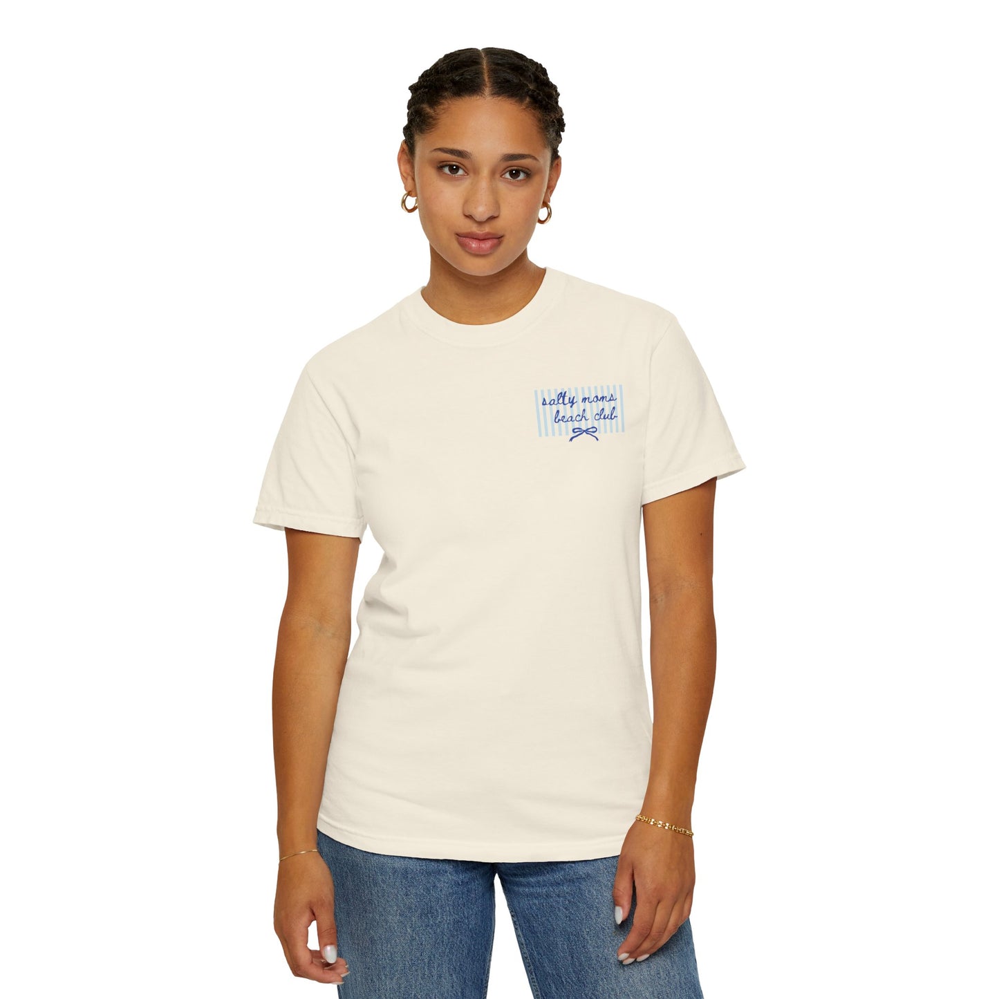 Pocket Script T‑Shirt — "Salty Moms Beach Club" Minimal Graphic Tee